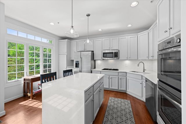 272 Murtha Street, Alexandria, VA 22304