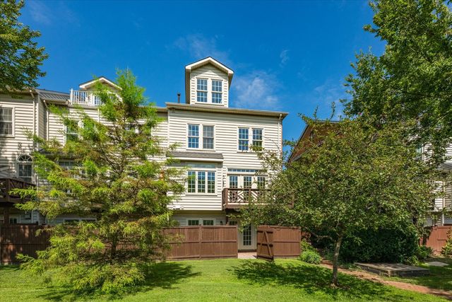 272 Murtha Street, Alexandria, VA 22304