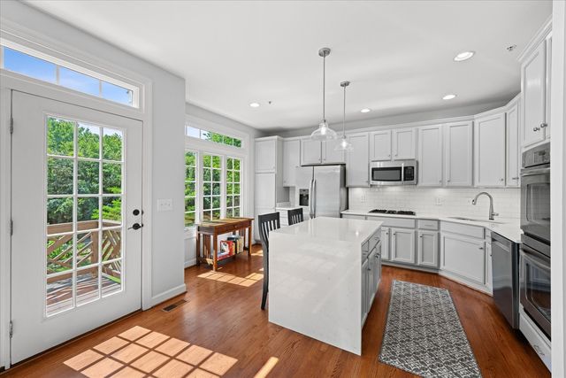272 Murtha Street, Alexandria, VA 22304