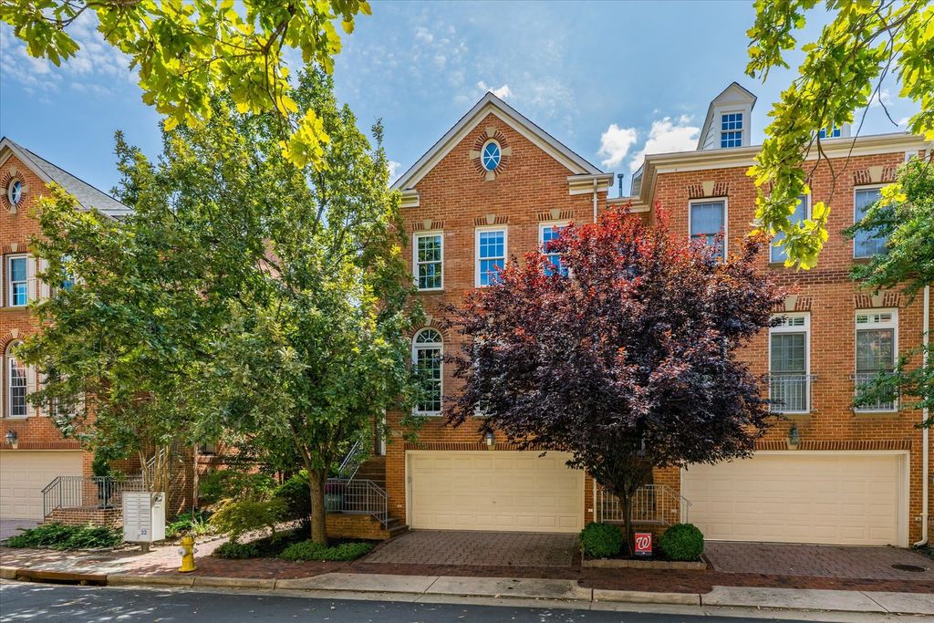 272 Murtha Street, Alexandria, VA 22304