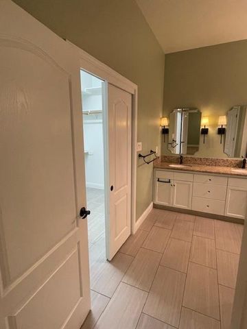3320 Hanson Avenue, Clovis, CA 93611