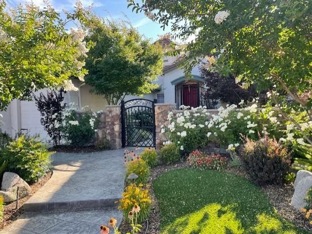 3320 Hanson Avenue, Clovis, CA 93611