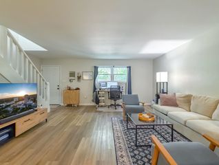 1520 Pullen Rd Apt 10, Tallahassee, FL 32303
