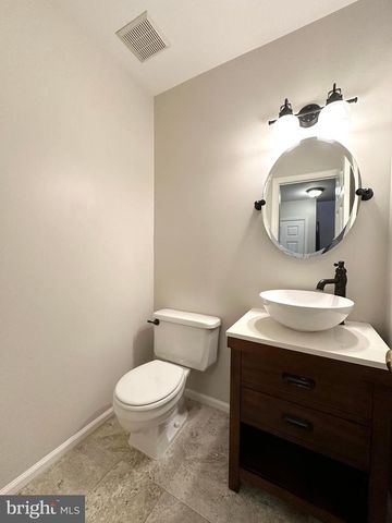 5700 MEDALLION CT, Alexandria, VA 22303