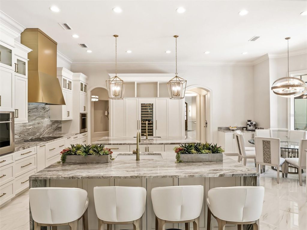 Image 14 of property listing at 9921 LAKE LOUISE DRIVE, Windermere, FL 34786