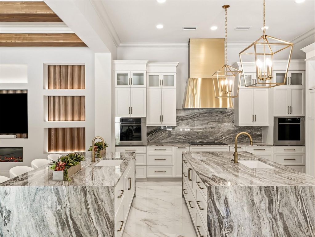 Image 15 of property listing at 9921 LAKE LOUISE DRIVE, Windermere, FL 34786