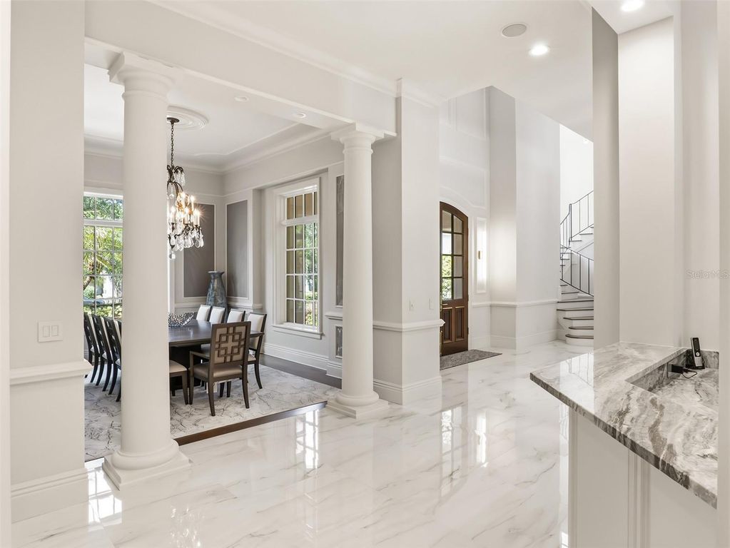 Image 19 of property listing at 9921 LAKE LOUISE DRIVE, Windermere, FL 34786