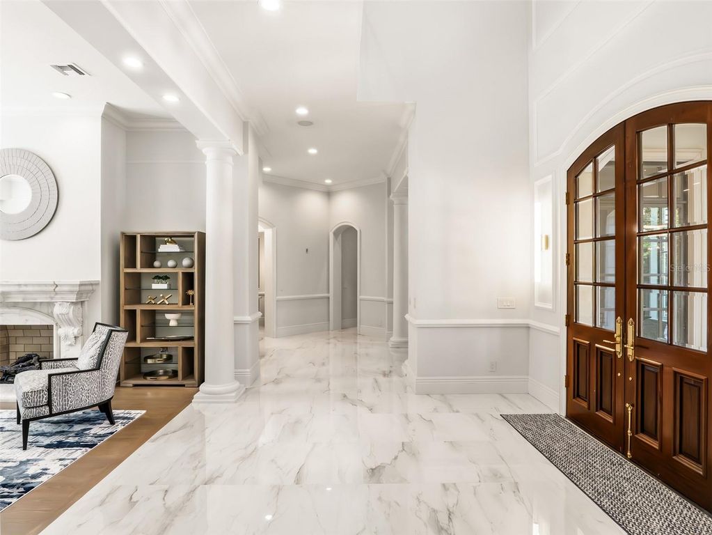 Image 20 of property listing at 9921 LAKE LOUISE DRIVE, Windermere, FL 34786