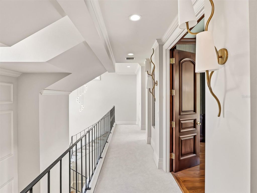 Image 30 of property listing at 9921 LAKE LOUISE DRIVE, Windermere, FL 34786