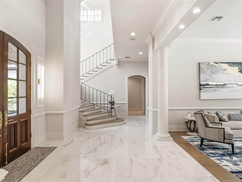 Image 4 of property listing at 9921 LAKE LOUISE DRIVE, Windermere, FL 34786