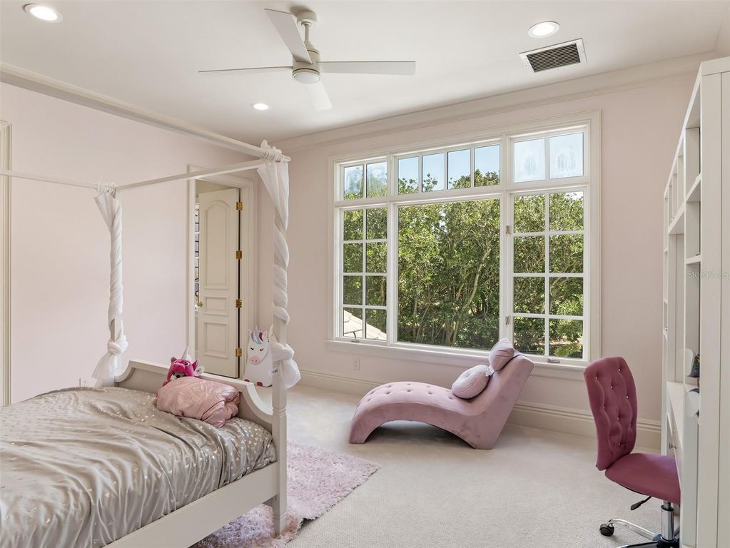 Image 36 of property listing at 9921 LAKE LOUISE DRIVE, Windermere, FL 34786