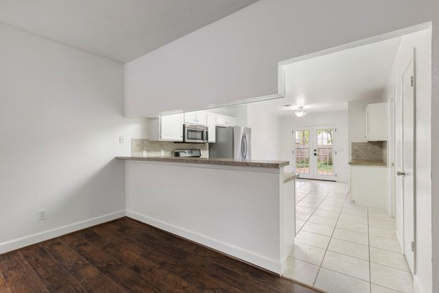 10 Rockridge Court, The Woodlands, TX 77381