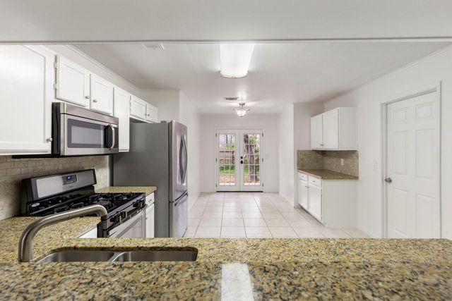 10 Rockridge Court, The Woodlands, TX 77381