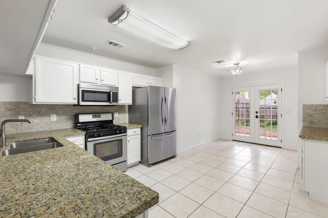 10 Rockridge Court, The Woodlands, TX 77381