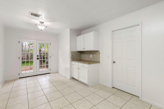 10 Rockridge Court, The Woodlands, TX 77381