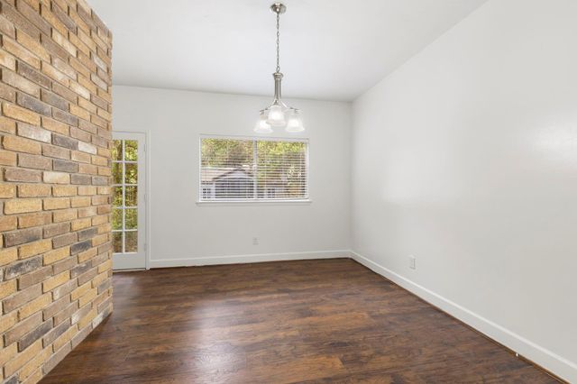 10 Rockridge Court, The Woodlands, TX 77381