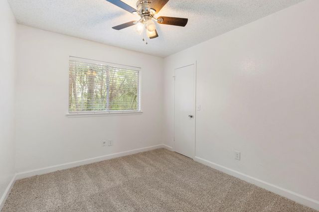 10 Rockridge Court, The Woodlands, TX 77381