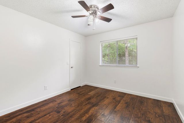 10 Rockridge Court, The Woodlands, TX 77381