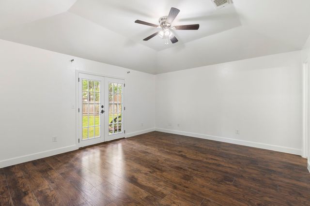 10 Rockridge Court, The Woodlands, TX 77381