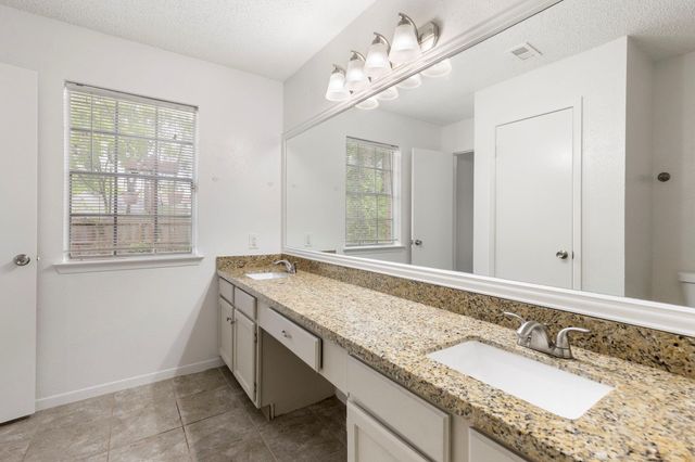 10 Rockridge Court, The Woodlands, TX 77381