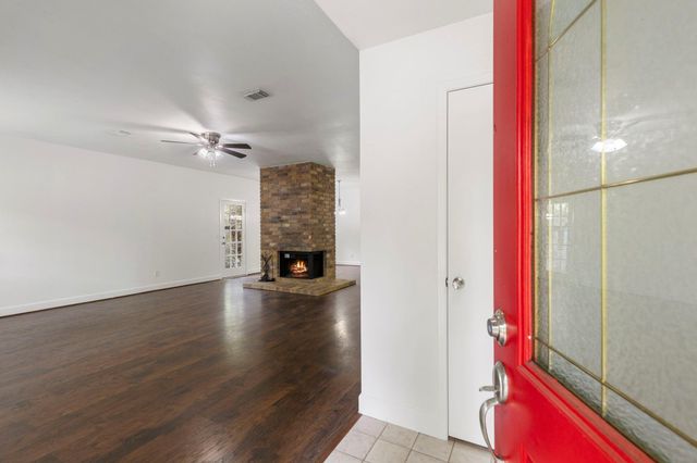 10 Rockridge Court, The Woodlands, TX 77381