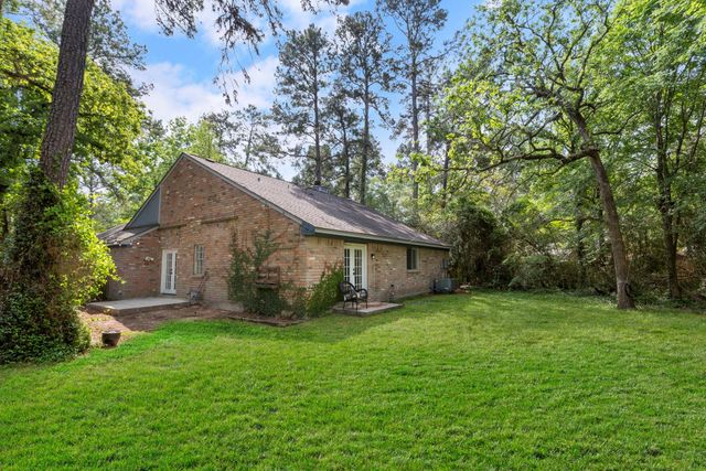 10 Rockridge Court, The Woodlands, TX 77381