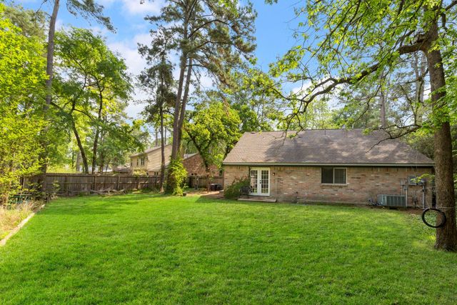 10 Rockridge Court, The Woodlands, TX 77381