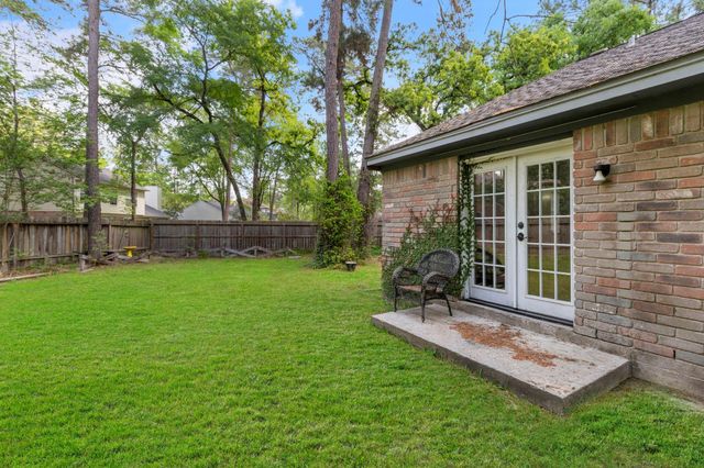 10 Rockridge Court, The Woodlands, TX 77381