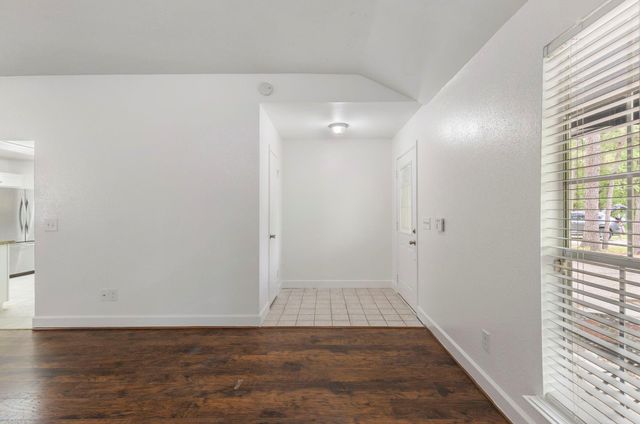 10 Rockridge Court, The Woodlands, TX 77381