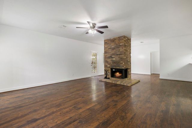 10 Rockridge Court, The Woodlands, TX 77381