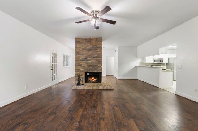 10 Rockridge Court, The Woodlands, TX 77381