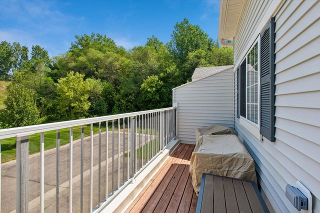 6727 Pine Crest Trail S, Cottage Grove, MN 55016