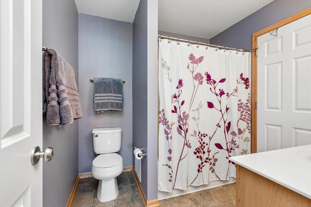 6727 Pine Crest Trail S, Cottage Grove, MN 55016