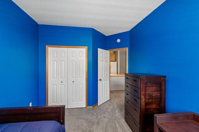 6727 Pine Crest Trail S, Cottage Grove, MN 55016