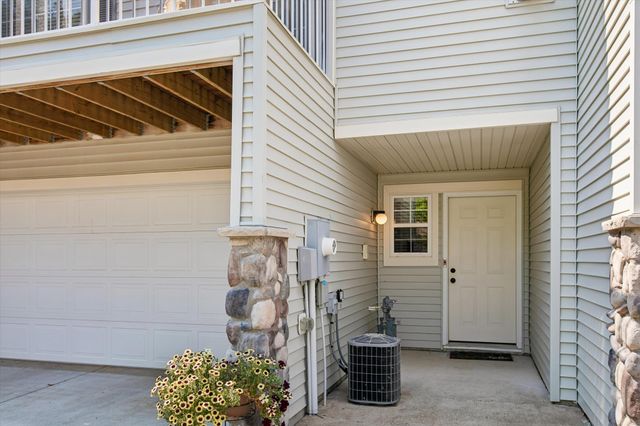 6727 Pine Crest Trail S, Cottage Grove, MN 55016