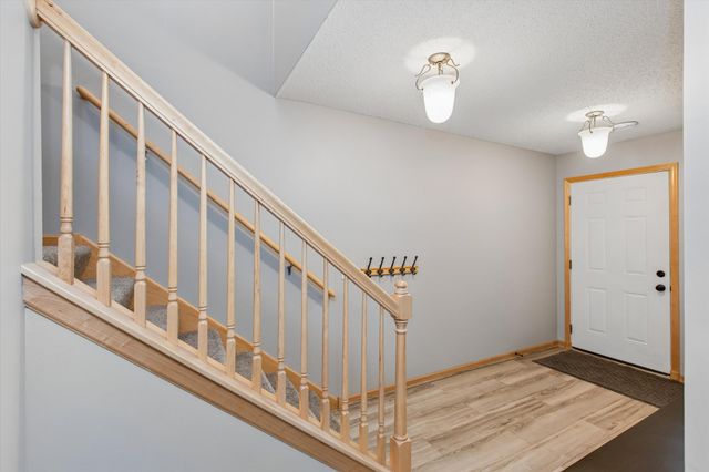 6727 Pine Crest Trail S, Cottage Grove, MN 55016