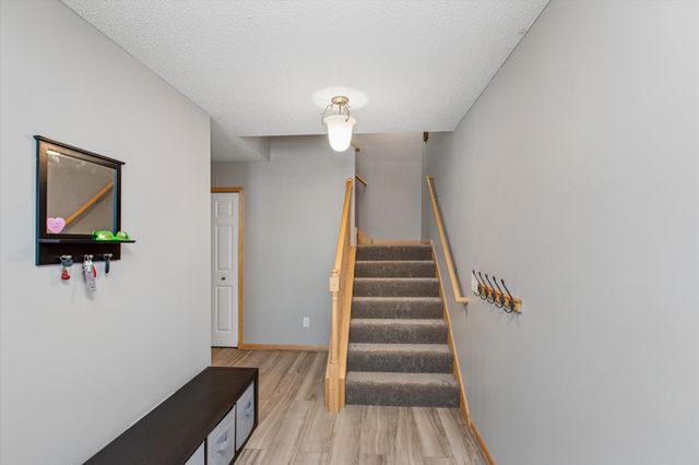 6727 Pine Crest Trail S, Cottage Grove, MN 55016