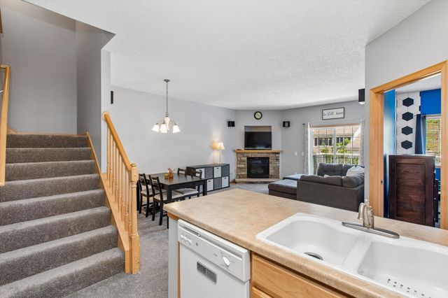 6727 Pine Crest Trail S, Cottage Grove, MN 55016