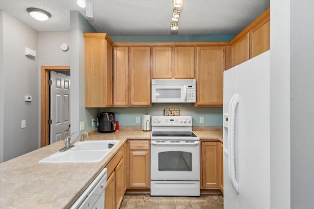 6727 Pine Crest Trail S, Cottage Grove, MN 55016