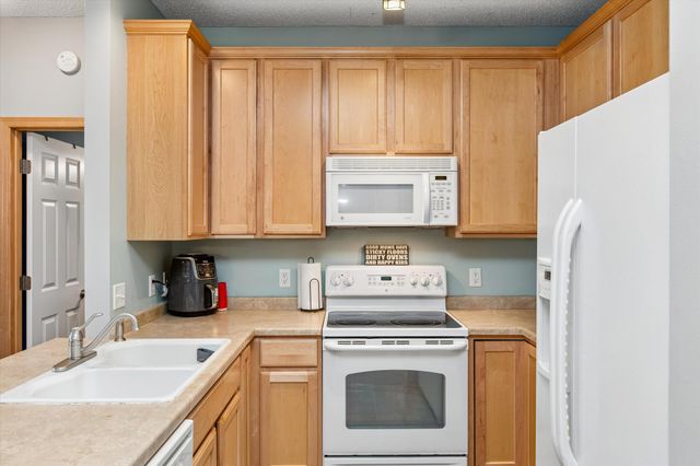 6727 Pine Crest Trail S, Cottage Grove, MN 55016