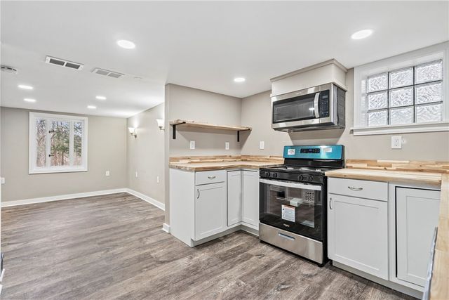 2215 Lehigh St, Swissvale, PA 15218