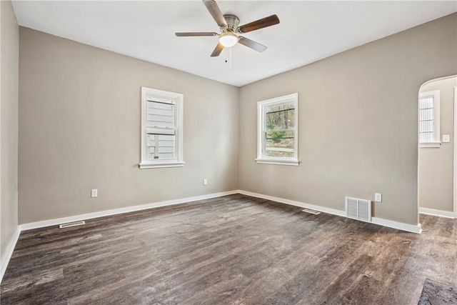 2215 Lehigh St, Swissvale, PA 15218