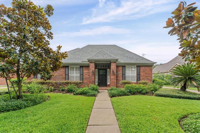 1703 S Medio River Circle, Sugar Land, TX 77478