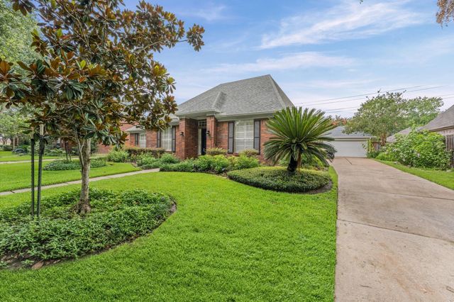 1703 S Medio River Circle, Sugar Land, TX 77478
