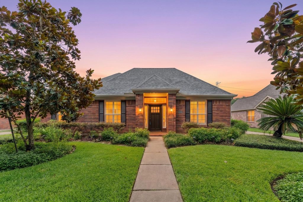 1703 S Medio River Circle, Sugar Land, TX 77478