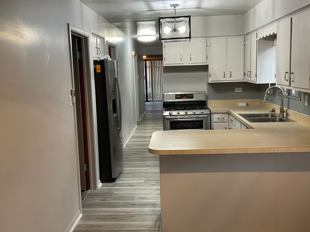 2206 W 81st Place, Chicago, IL 60620