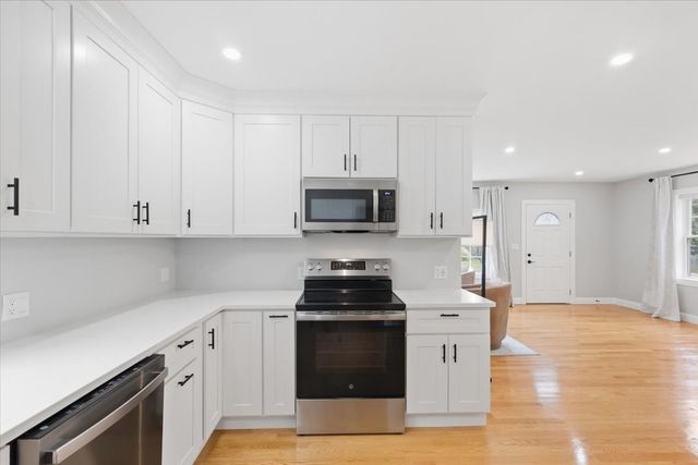 19 Digby Ave, Brockton, MA 02301