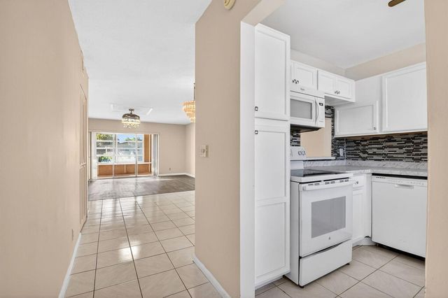 201 Oxford 600, West Palm Beach, FL 33417
