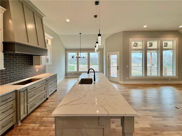 9173 N Montgall Avenue, Kansas City, MO 64156