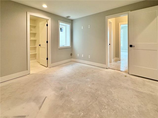 9173 N Montgall Avenue, Kansas City, MO 64156